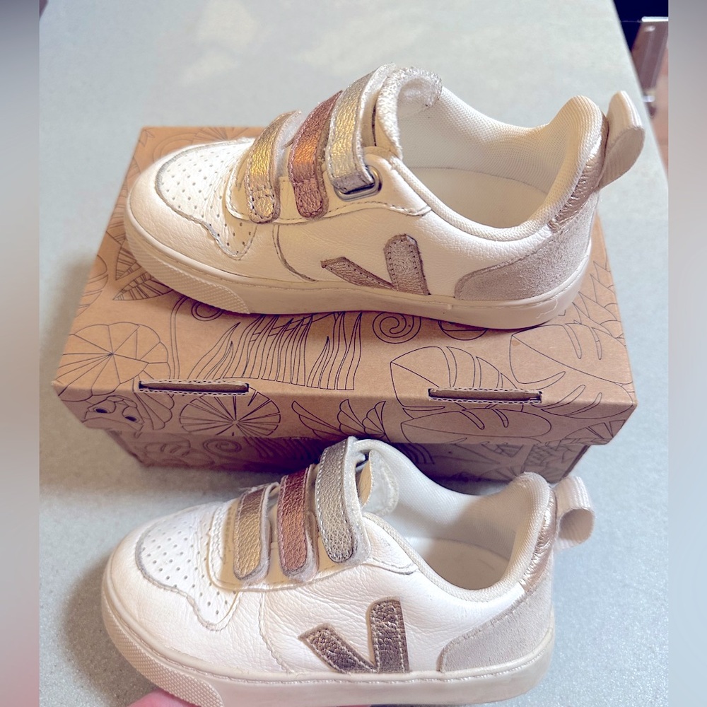 Veja kids shoes, size toddler US 9.5